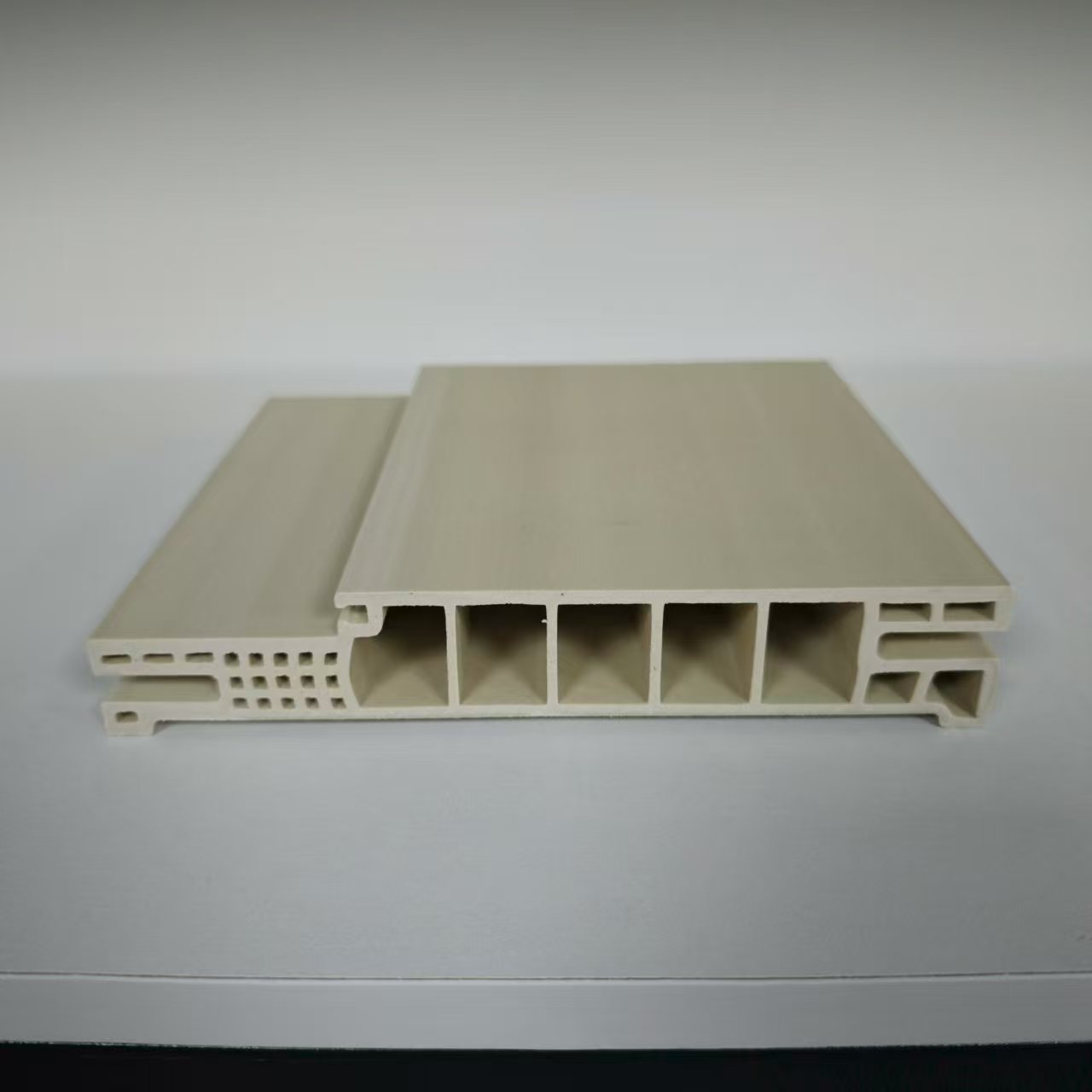 100/140/180/220 mm zárubňa WPC typu A pre panel 40 mm/45 mm